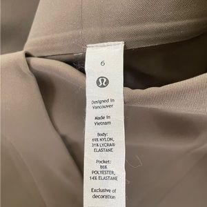 Lululemon pants (makes you have a really nice but)